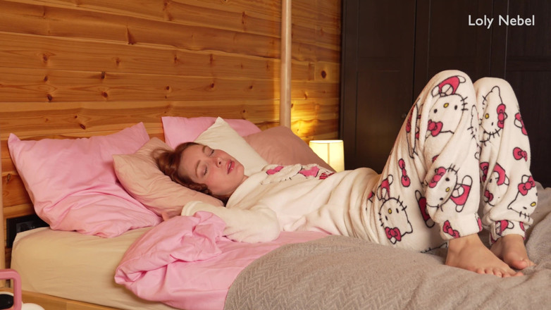 Loly Nebel Studio: Red-haired Beauty Passionately Masturbates in the Morning 4K