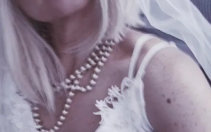Sofy13: Married Woman Sheet and Slut