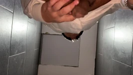 Просто писсинг с Хардоном в офисной ванной