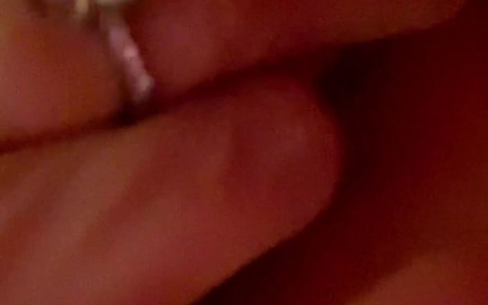 Loula Lou: ¿Quieres correrte para mi culo apretado?