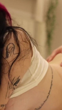 ¡Las mejores tetas que has visto toda la semana! El batido de vainilla de Riley trajo un niño al patio
