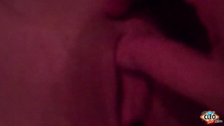 Cleo: Cleo menghangatkan memeknya sebelum ngentot