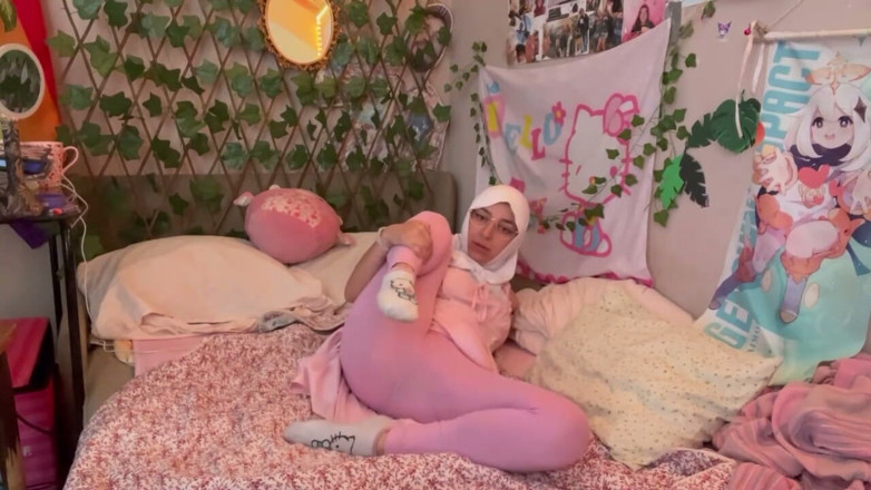 lanalovacutie: Muslim-yoga-in-hijab-in-bed