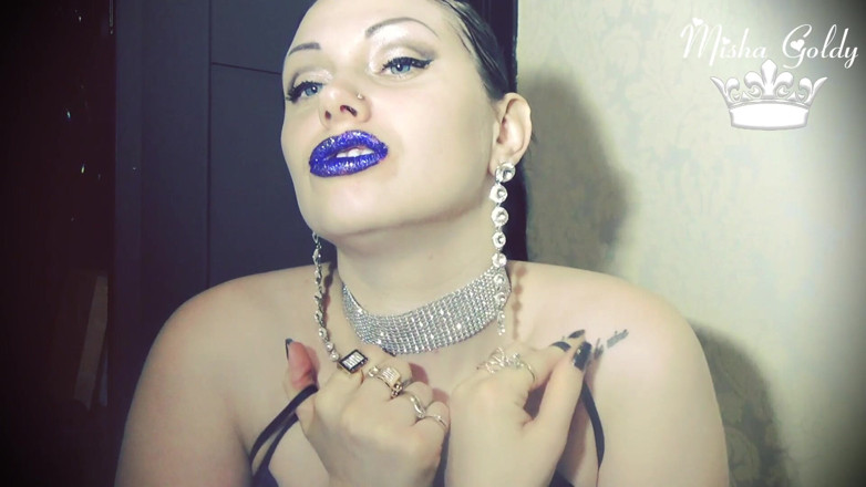 Goddess Misha Goldy: Đôi môi lấp lánh màu xanh lấp lánh quyến rũ
