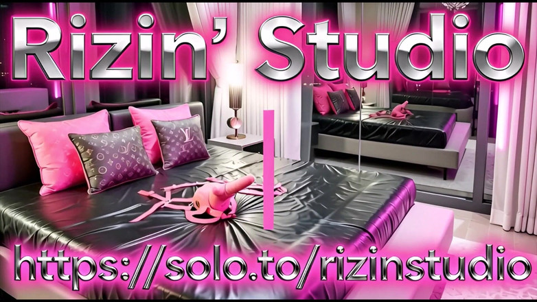 There is no safeword: Strap on Stories - przymocowany za pomocą Fuckbox i ogromnego paska