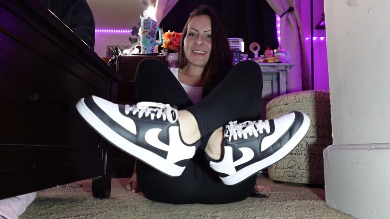 Raven Willow: Adicto a mis Nikes