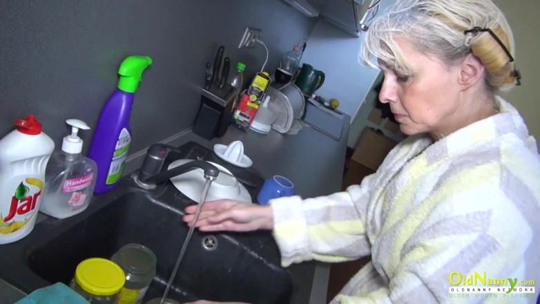 Old Nanny: Дві лесбіянки не можуть дочекатися спальні