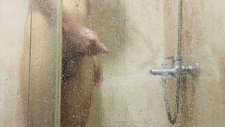 hueikun: Foreskin Boy Wash His Penis and Masturbating and Cum at...