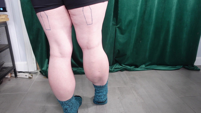 Deanna deadly: Muscular Calves Flex in Blue and Black Thick Socks