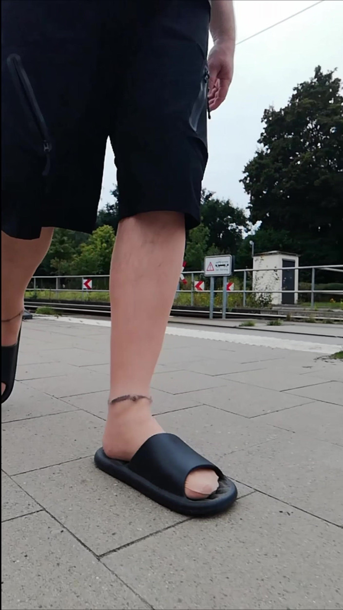 Carmen_Nylonjunge: Carmen Nylonjunge Berjalan Di Sekitar Braunschweiger Weststadt