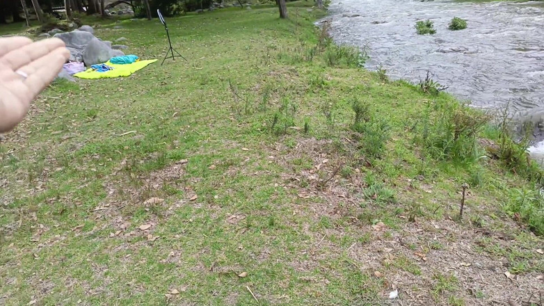 Lady: Šukání u řeky venku s mojí prsatou nevlastní matou terapeutkou