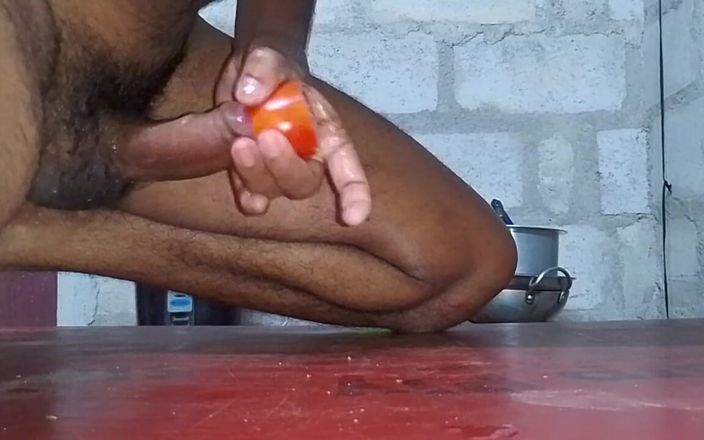 Banti: कामुक बंगाली लड़के का टमाटर सेक्स