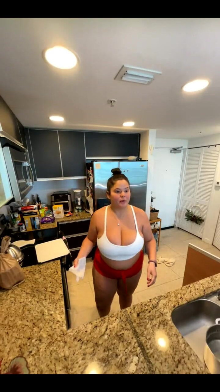 Dani Valentina: Live streaming bareng dani valentina