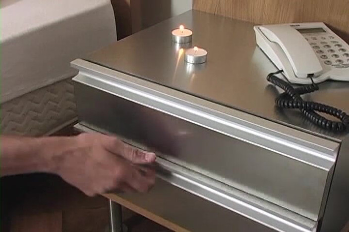 Romance with Love: セクシーなマッサージ師が巨大なペニスをディープスロートし、濡れて射精する