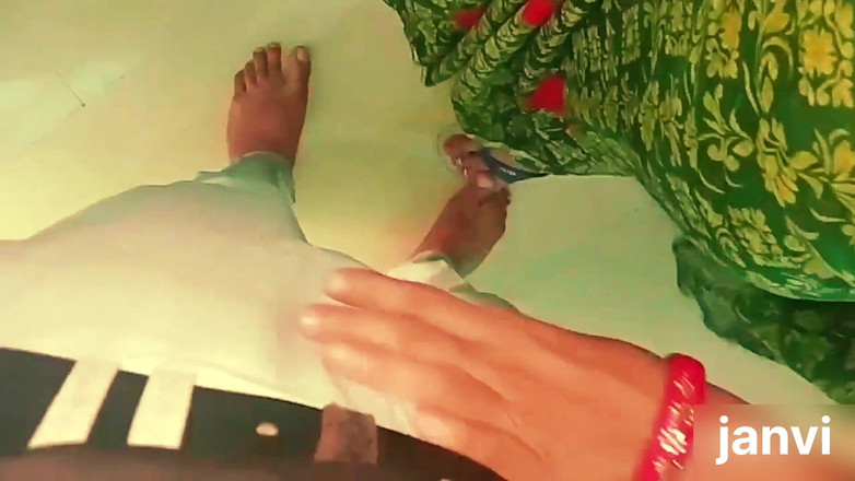 Village studio: Když švagrová pracovala v kuchyni, přišel její švagr. Šukal jsem svou švagrovou v kuchyni