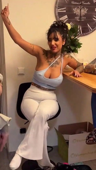 Milf tatuata scopata di nascosto da egon kowalski