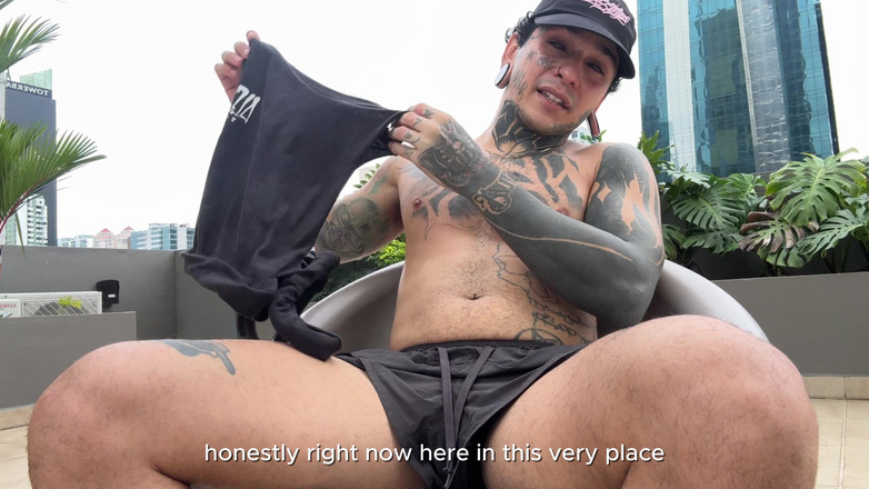 Dyavol: El Macabreink Gigante Humilla En Público Al Diminuto Humano