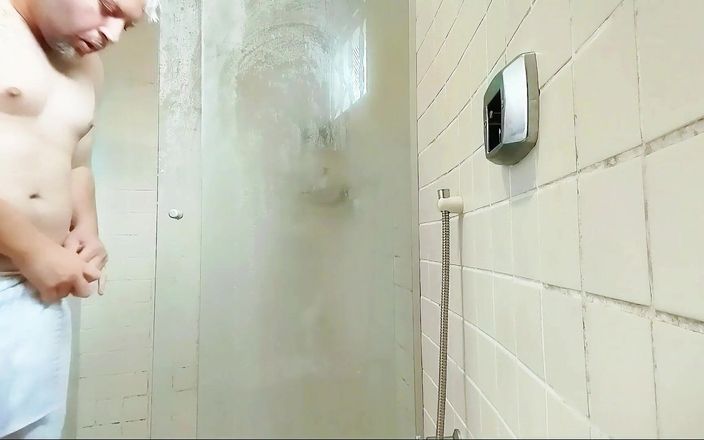 Marcosninfo: После много работы я пошла принимать душ и расслабляться, пока я была одна.