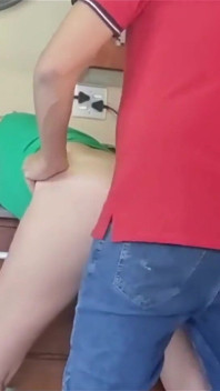 남편이 집에 와서 점심을 먹기 전에 나를 따먹어