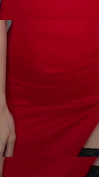 Rotes kleid und strümpfe