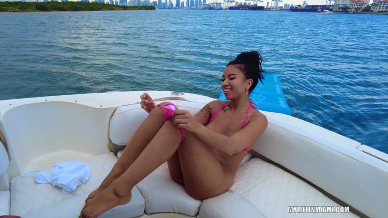 Mylifeinmiami: Swapping Pussy on the Water