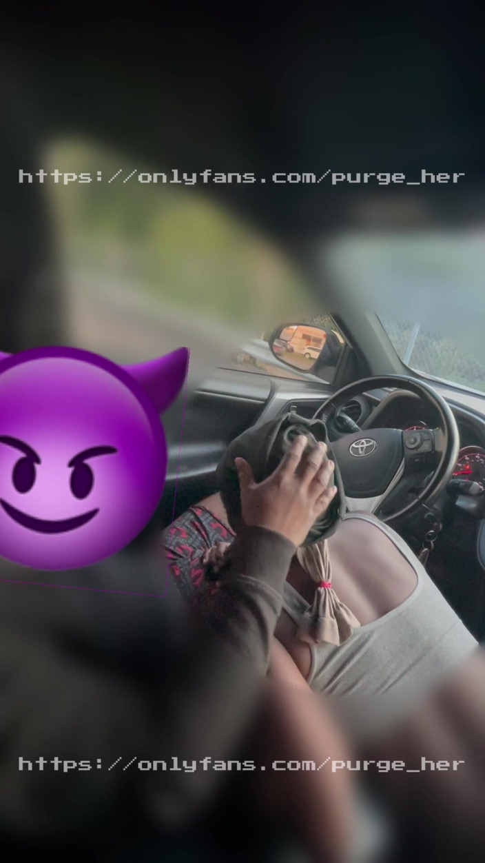 Purge_her: Những Chiếc Xe Đi Qua Trong Khi Cô Ấy Bú Cặc Của...