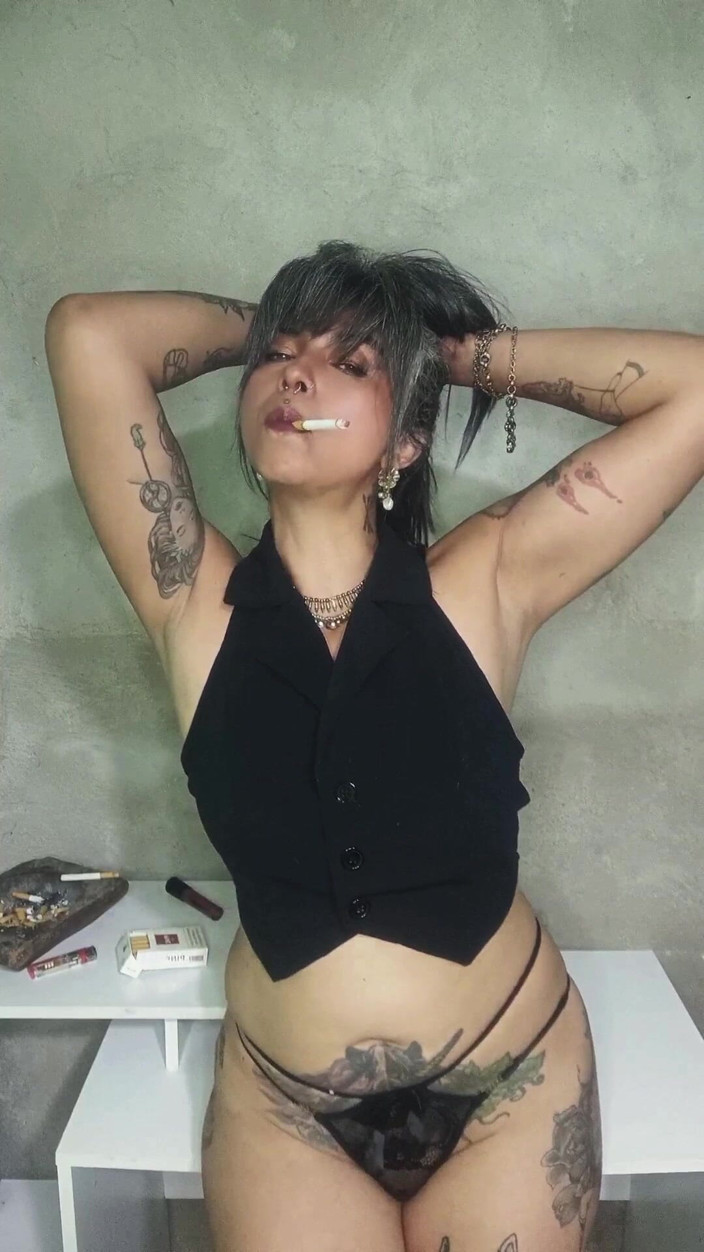 Casia Castro: ซิการ์ ท็อปเปิล และความเงียบ