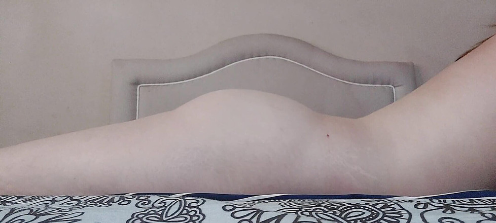 Flor_latina: ベッドで裸の女の子の本当のオーガズム