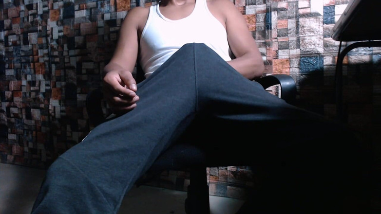 Hornyboy2058: Sólo muž v atletickém oblečení dosahuje orgasmu