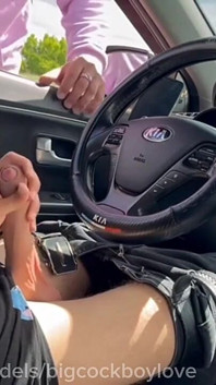 Tatuś passerby Cruise, gorące szarpanie mojego penisa i jebanie mnie w dupie na autostradzie w miejscach publicznych