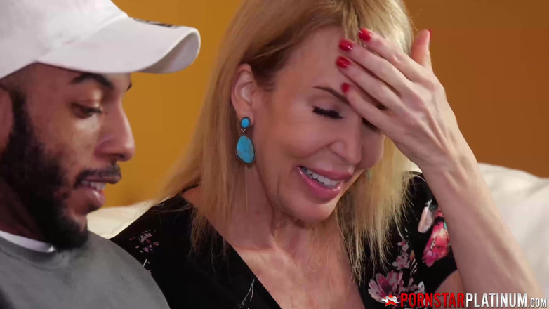 Pornstar Platinum: PORNSTARPLATINUM - Erica Lauren seduz John Long para foda interracial