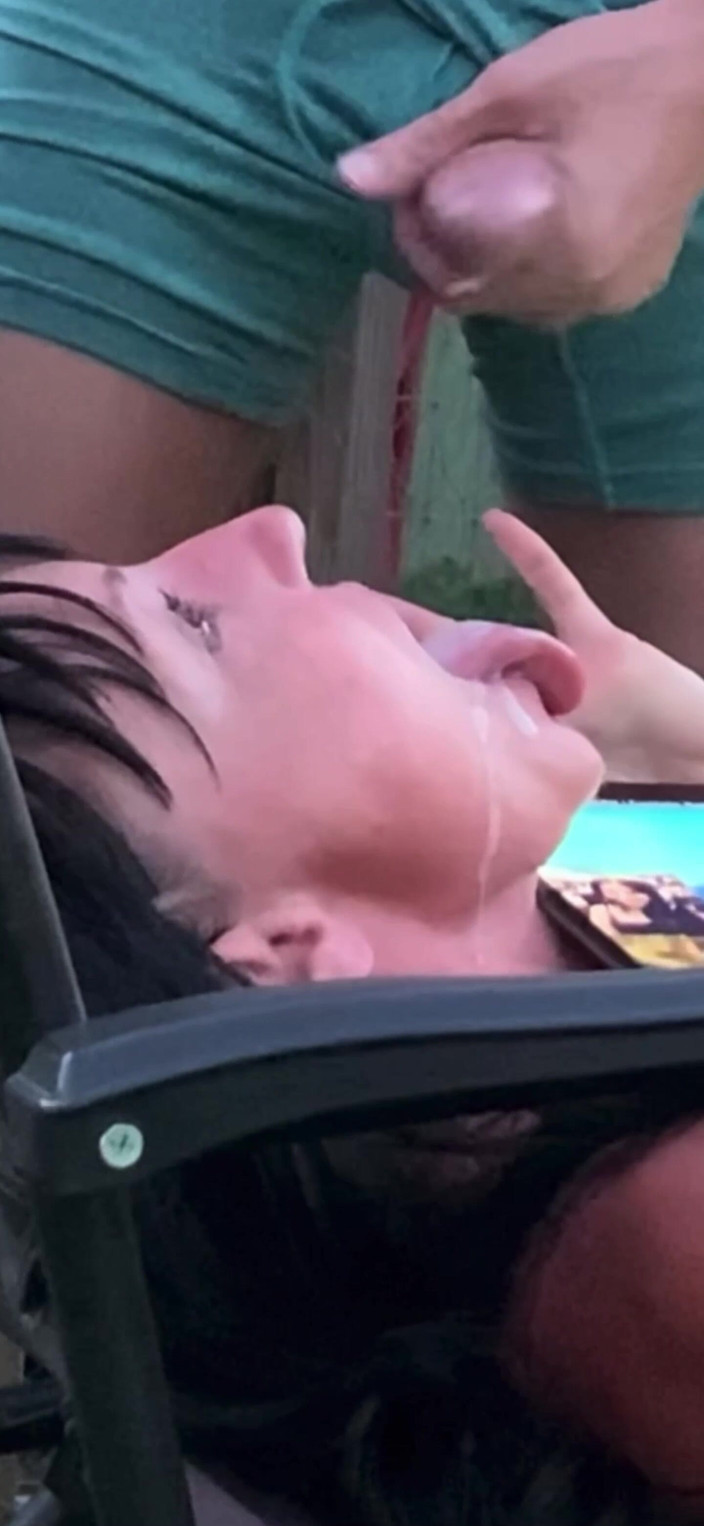 Farmers Wifey: Pipì sulla mia faccia coperta di sperma, segnami