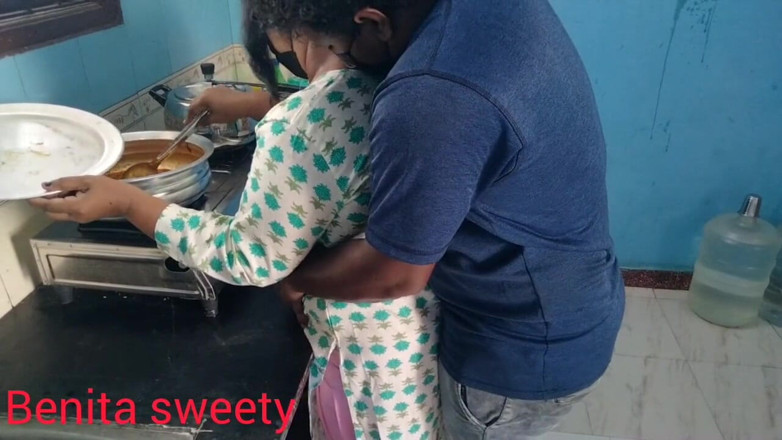 Benita sweety: Video rekaman seks pasa istri lagi asik di dapur