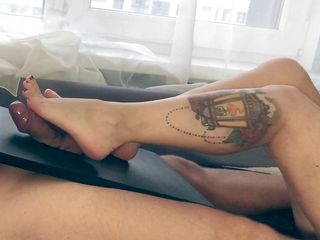 Amateur fetish: Footjob tante seksi