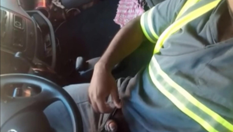 TheBlacKHunterr: Cum Inside the Truck