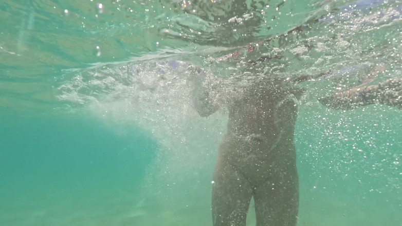 Emma Voyeur: Naked in Paradise - Underwater Ocean Playtime