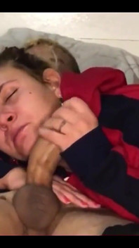 Moja przyrodnia siostra bierze wielkiego kutasa w usta
