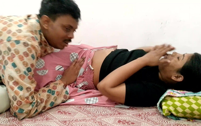 Desi Indian Wife: Gerçek hayatta çift seks ateşli evli kadın amına boşaltarak sert sikiliyor