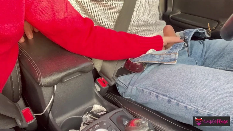 Coupleflage: Pe autostradă îl fac pe șoferul Uber să ejaculeze