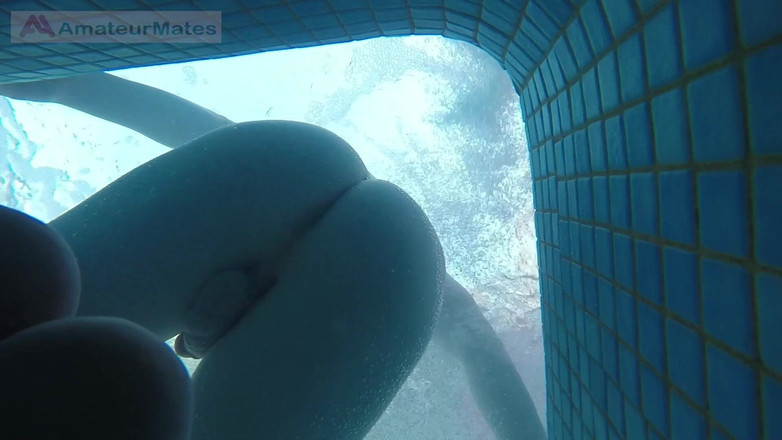 AmateurBoysPissing: Ragazzo Rosso Amatoriale Dalla Pelle Pallida Con Il Culo Liscio...