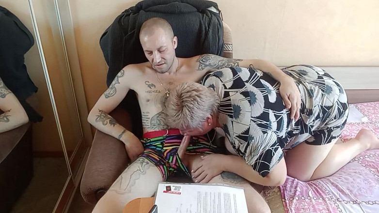 Zona901: Stepmom sucks and jerks off my cock 2
