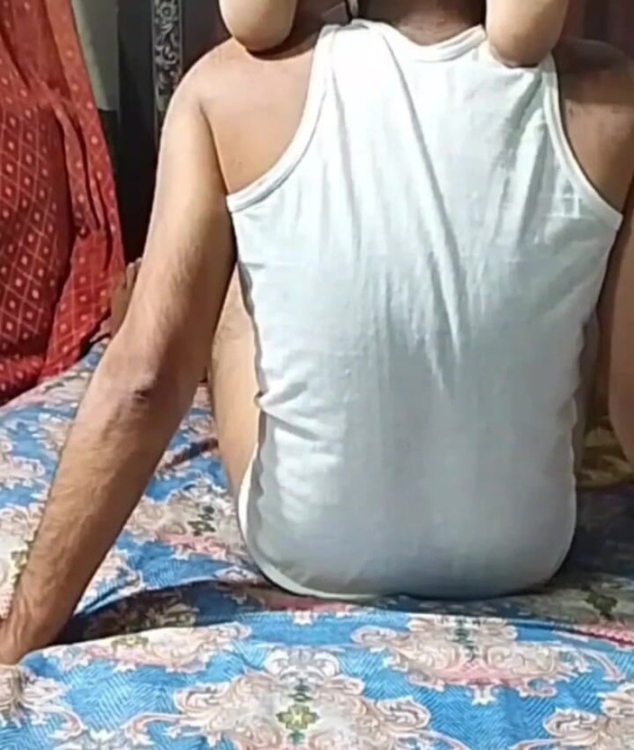 Abida pavreen: Velký zadek mé macechy je velmi těsný, udělal jsem to...