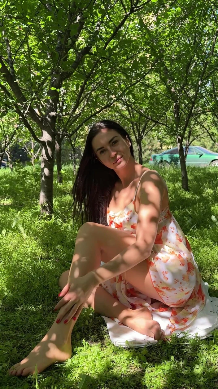 Princess Monica: Outdoor Barefoot Tease