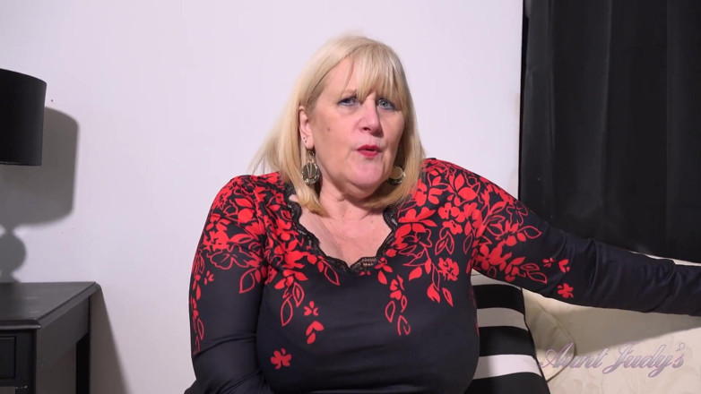 Aunt Judy's: ジューディーズおばさん - 豊満で成熟したbbwキャサリン・キャサリンは毛深い茂みのために庭師を必要としています