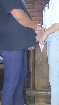 De pie follando coño