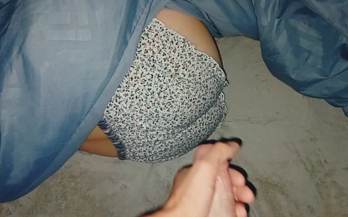 SadKarlos: Aku membangunkan teman sekamarku dan menidurinya dengan keras.