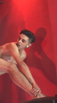 Przystojny Twink przyzwyczaja się i pieprzy oklep