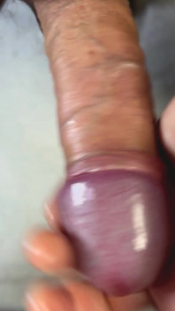 Meu enteado me filma me masturbando e me masturbando com os dedos