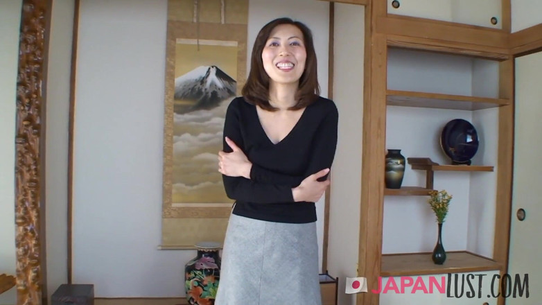 Japan Lust Gold: Slender Japanese cougar has a wet hole for cock