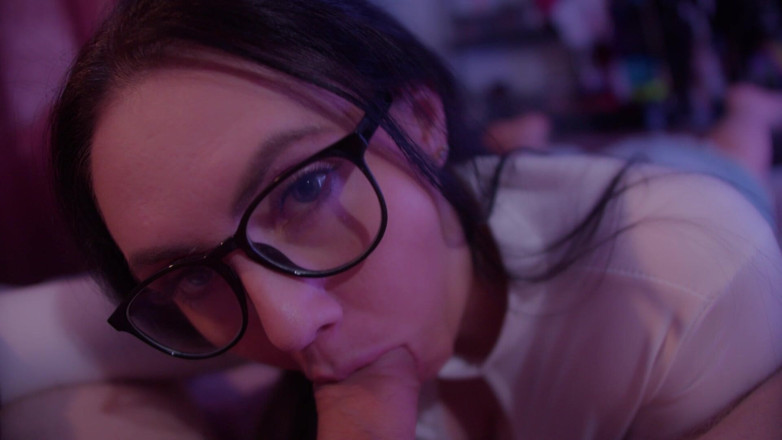 Alexa and Alex Moore: Slattern Gives Sweet Sucking Dick